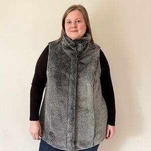 Yarra Trail Women Size 14 Faux Fur Vest Gray Super Soft Plush Outerwear Gorpcore
